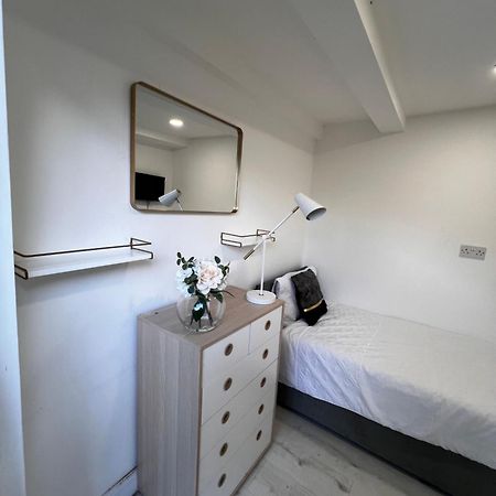 Lovely Ensuite Room In Corby Рокінгем Екстер'єр фото
