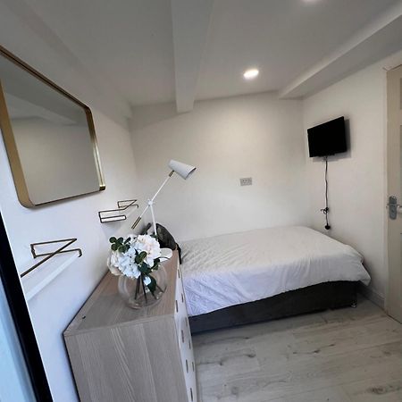 Lovely Ensuite Room In Corby Рокінгем Екстер'єр фото