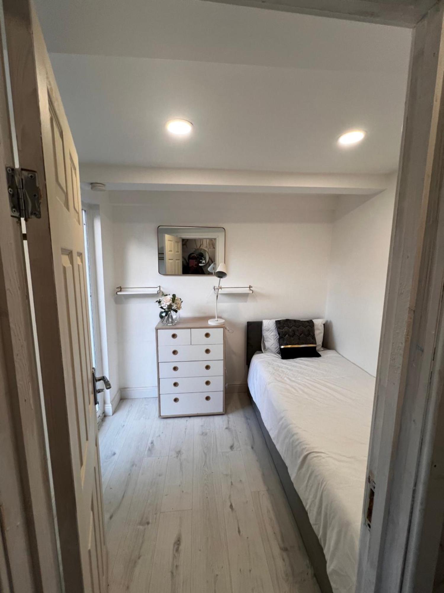 Lovely Ensuite Room In Corby Рокінгем Екстер'єр фото