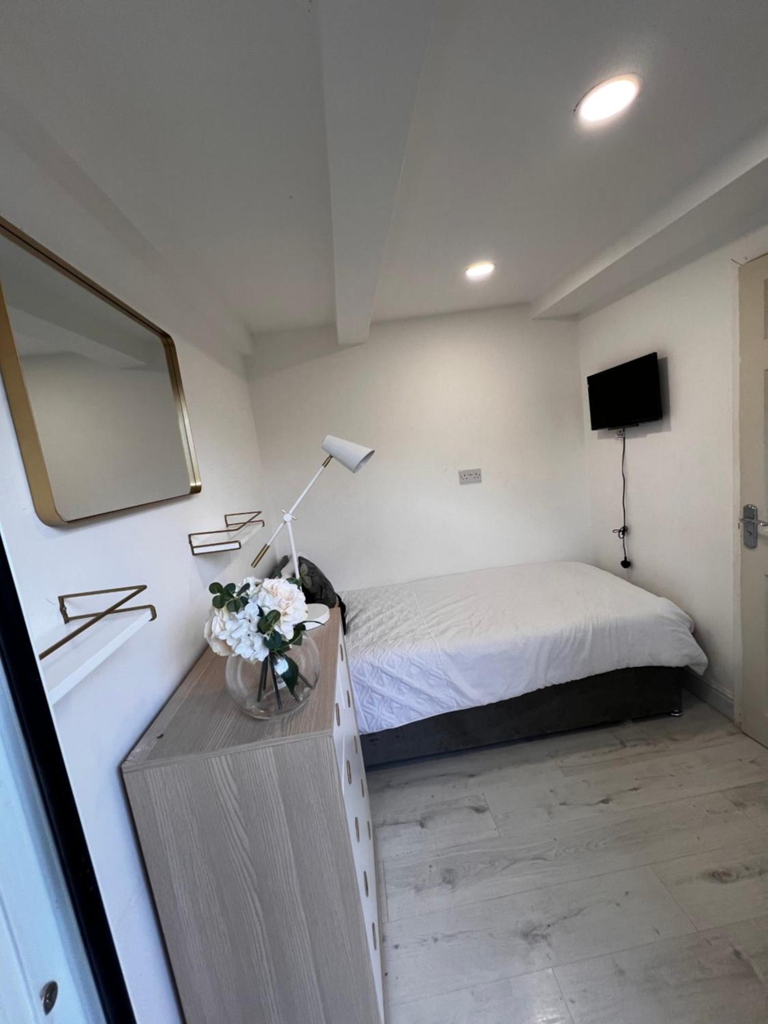 Lovely Ensuite Room In Corby Рокінгем Екстер'єр фото