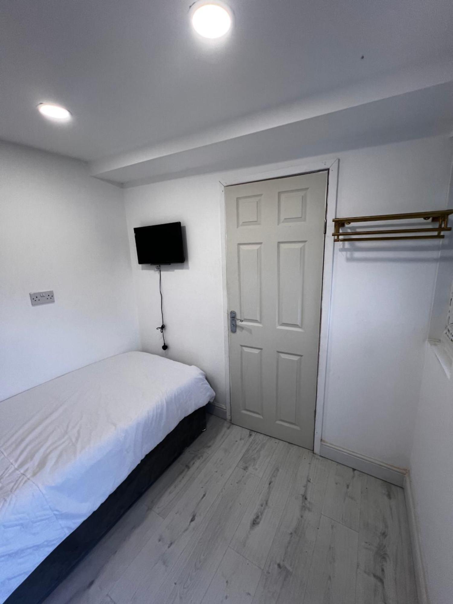 Lovely Ensuite Room In Corby Рокінгем Екстер'єр фото